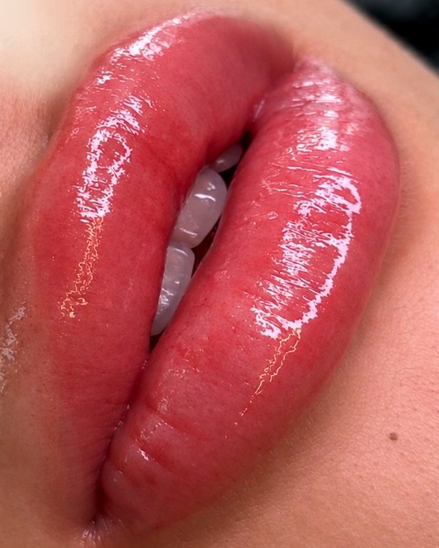 Lip blush result: glossy, evenly tinted rosy-red lips